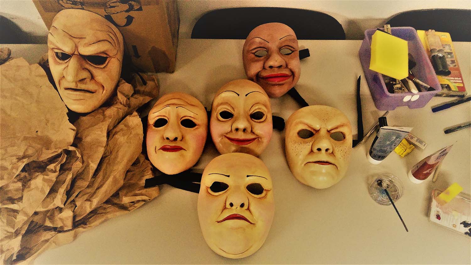 Máscaras em Papel do Espectáculo da Companhia Ao Luar Teatro "Liberdade a Sério"